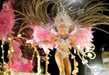 Orfeo la comparsa de Monte Caseros llega a Corrientes