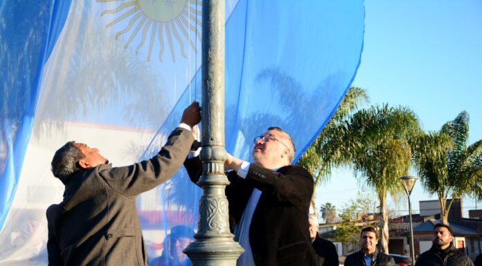 IZAMIENTO DEL PABELLÓN NACIONA